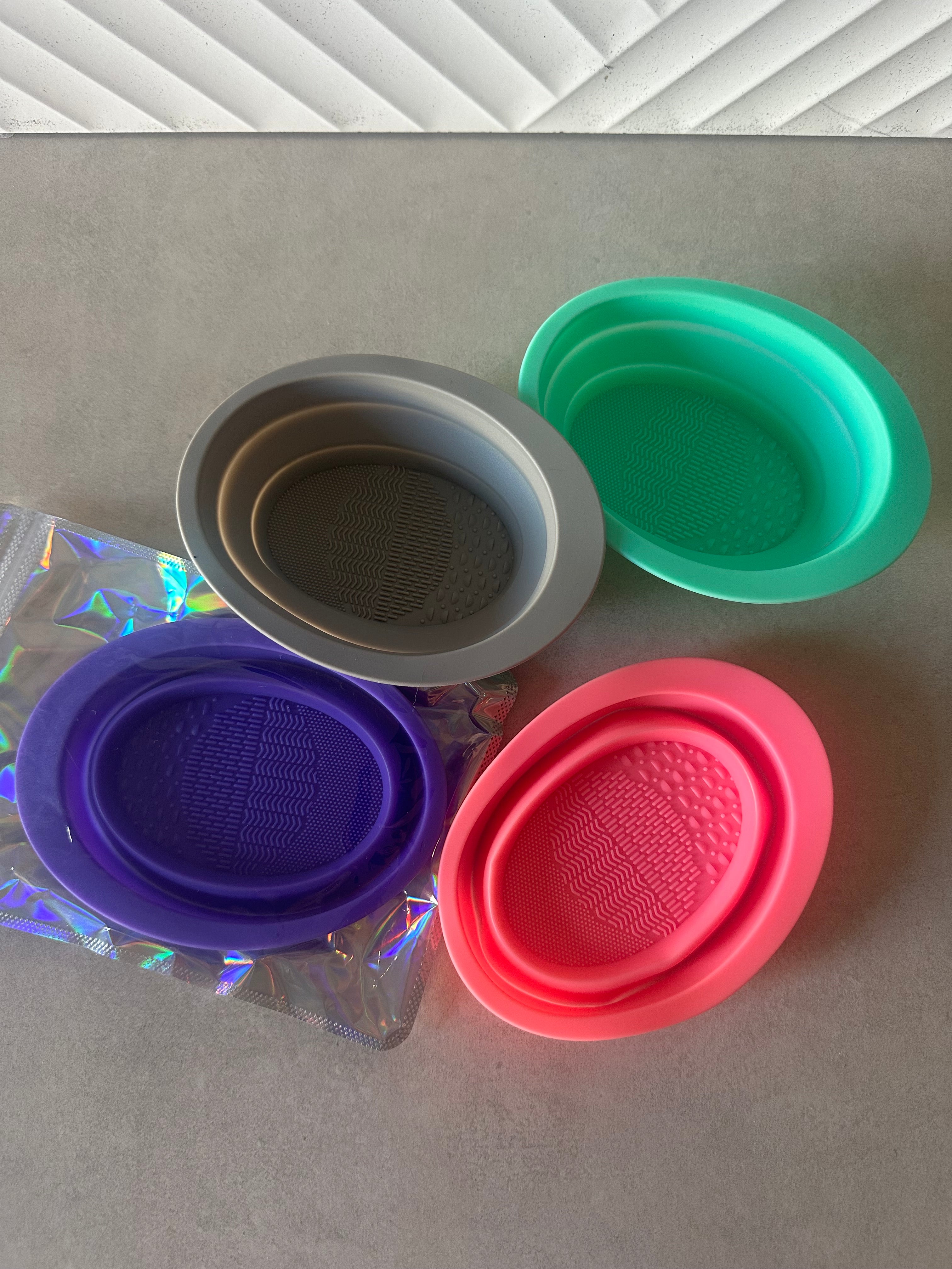 Foldable silicone brush & sponge cleaning bowl