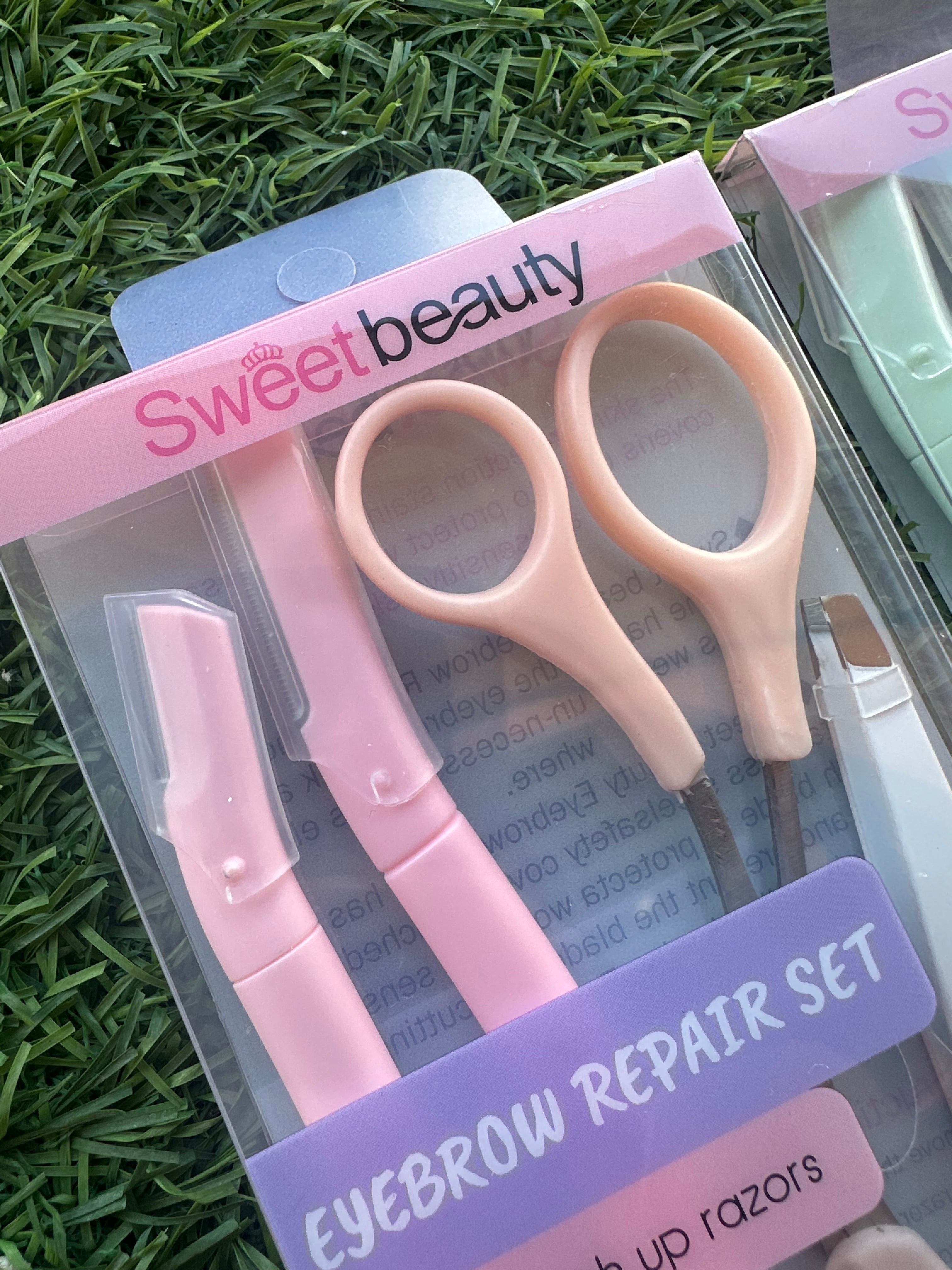 Pro Gradient Eyebrow Grooming Kit with razors