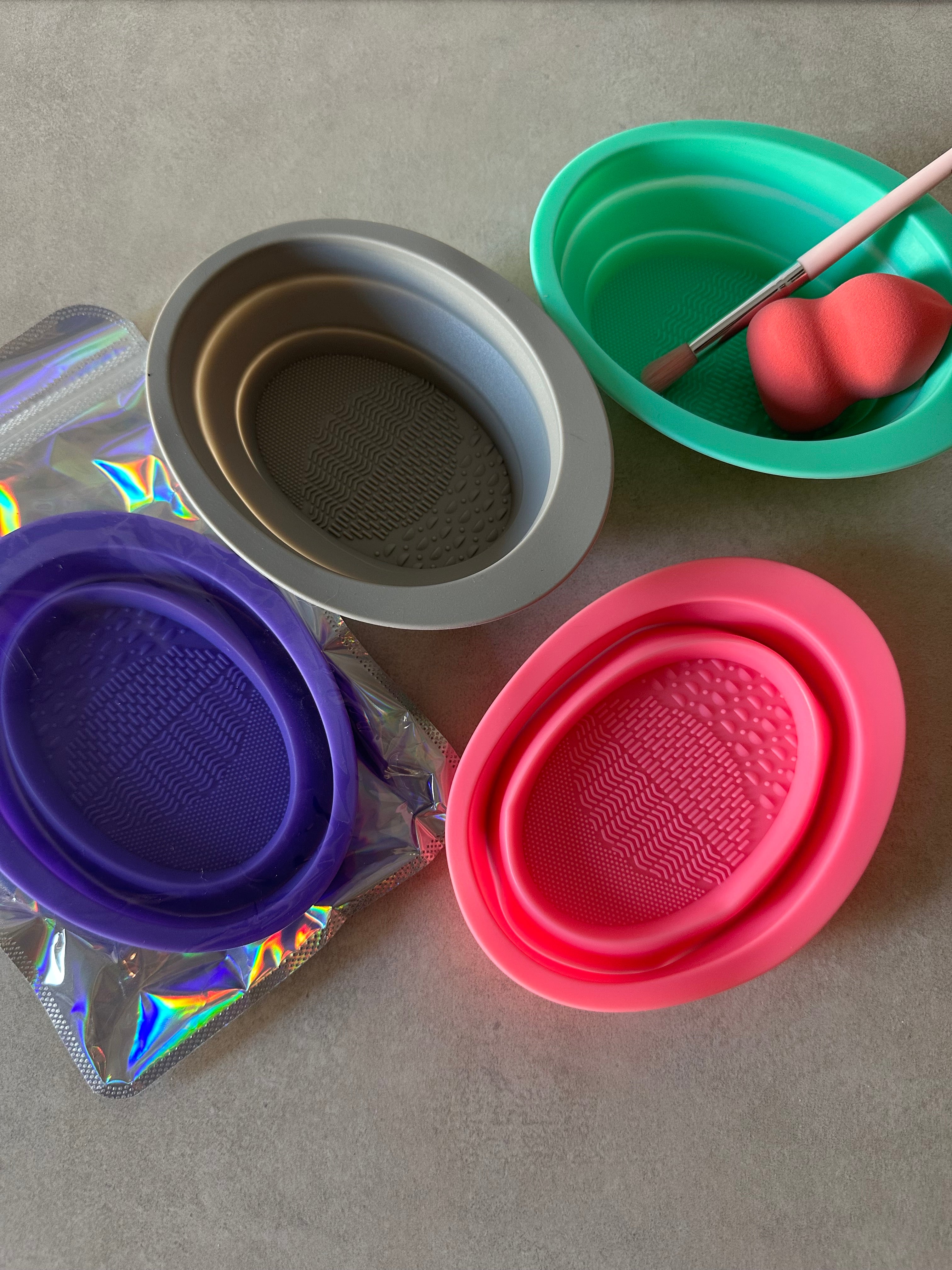 Foldable silicone brush & sponge cleaning bowl