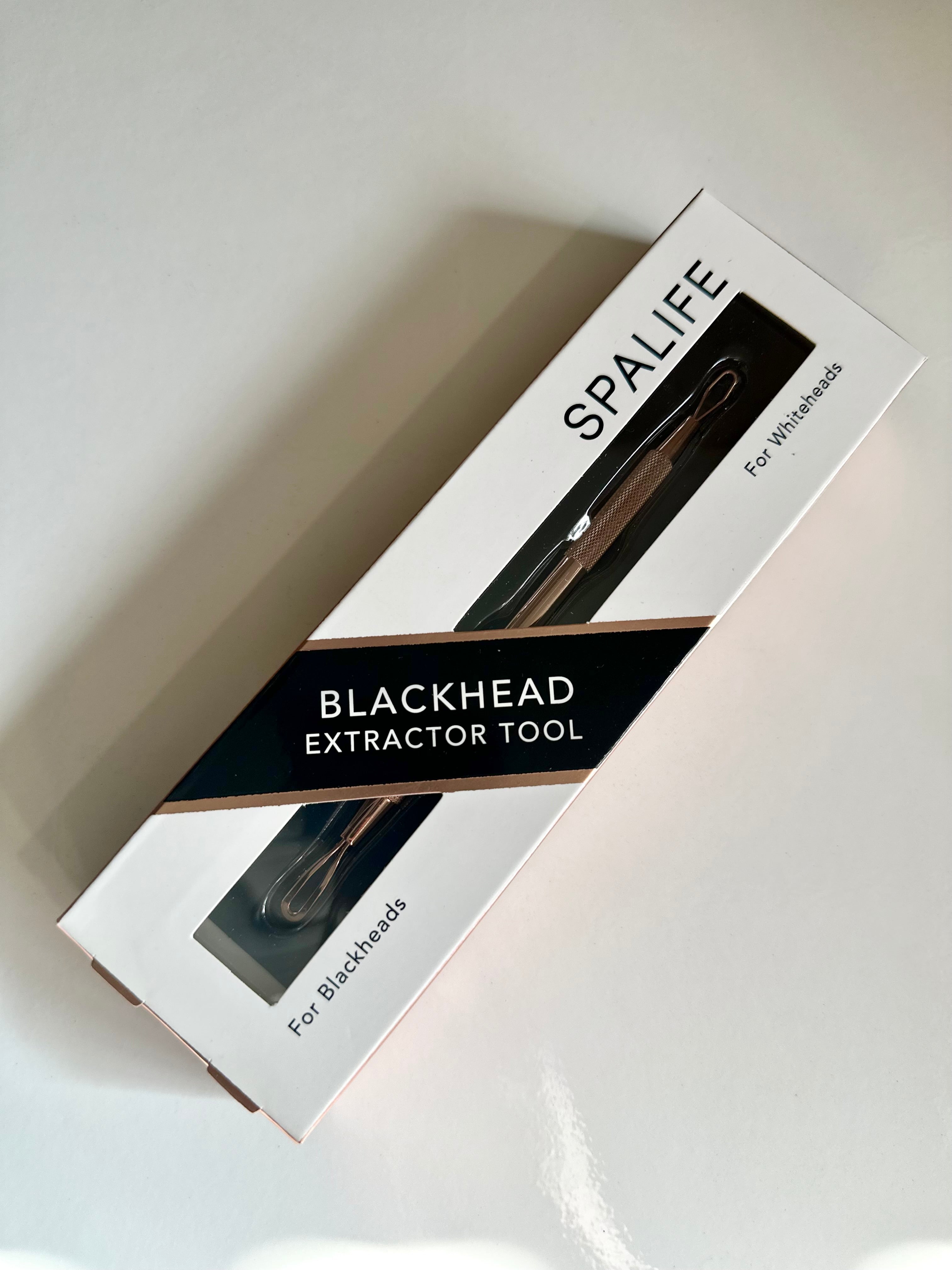Blackhead extractor tool